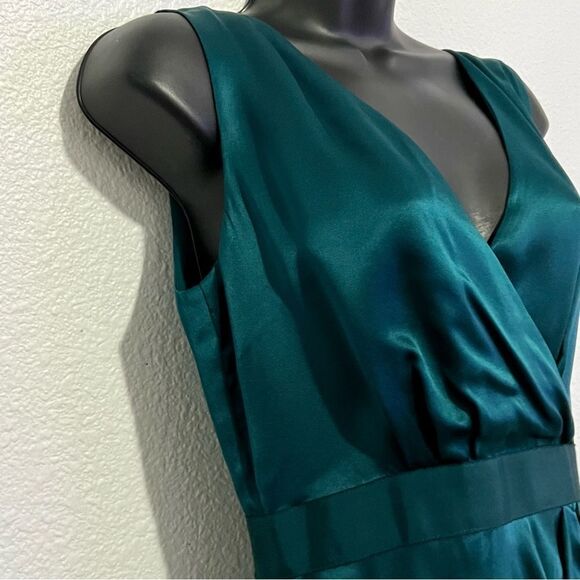 Banana Republic Silk Jewel GREEN V Neck Sleeveless Wrap Front Ruffle Dress 2 P - Picture 2 of 16